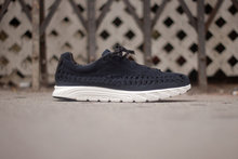 Nike-Mayfly-Woven-Black